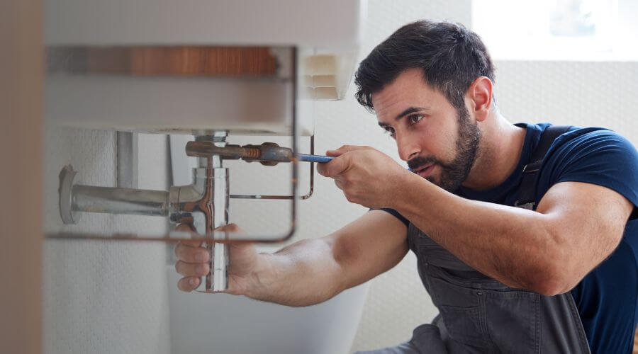 Water heater thermostat replacement in Poneto, IN